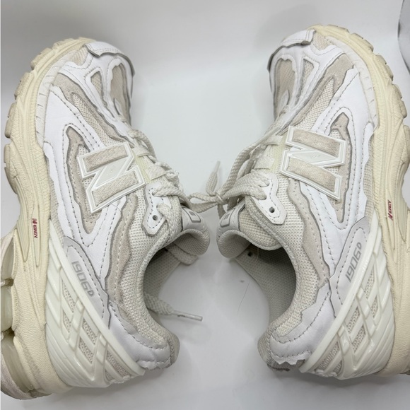 New Balance White and Gray Sneakers - Picture 8 of 11